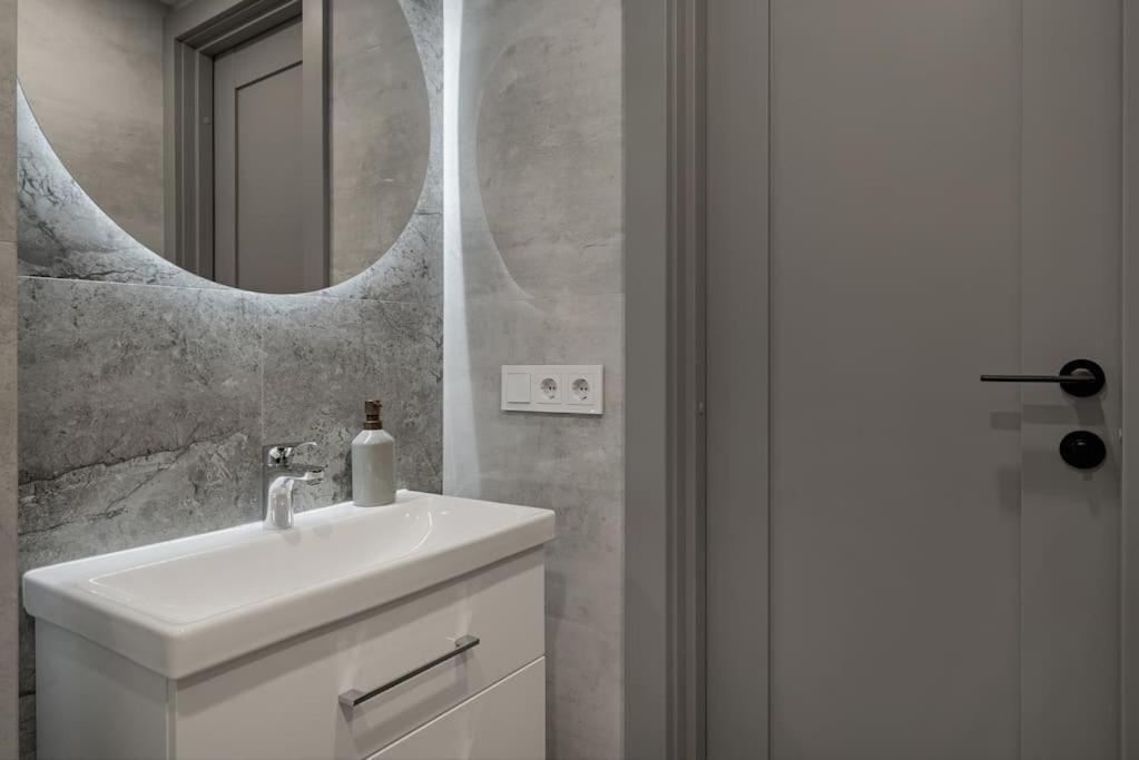 Апартаменты Brand New 58 Loft With Free Parking *